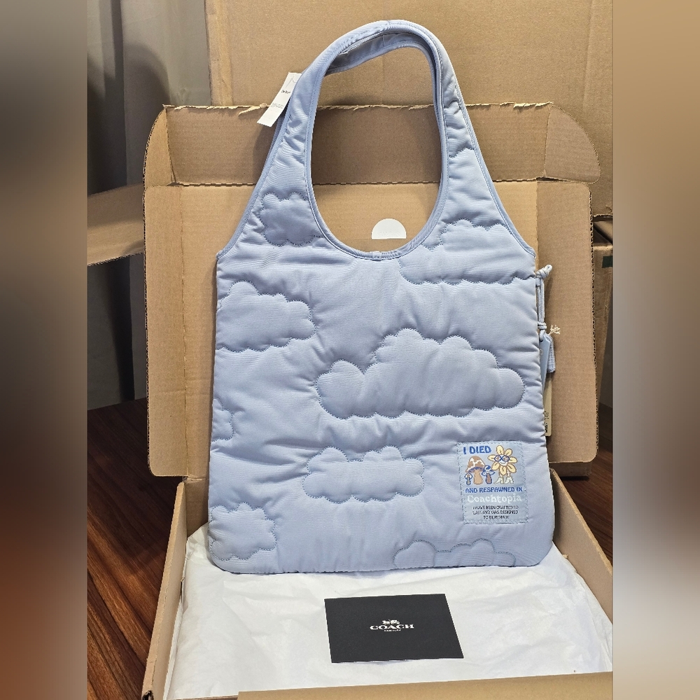 *NWT* COACHTOPIA Loop Flat Tote, Coach Quilted Cloud Tote Bag - Picture 3 of 16